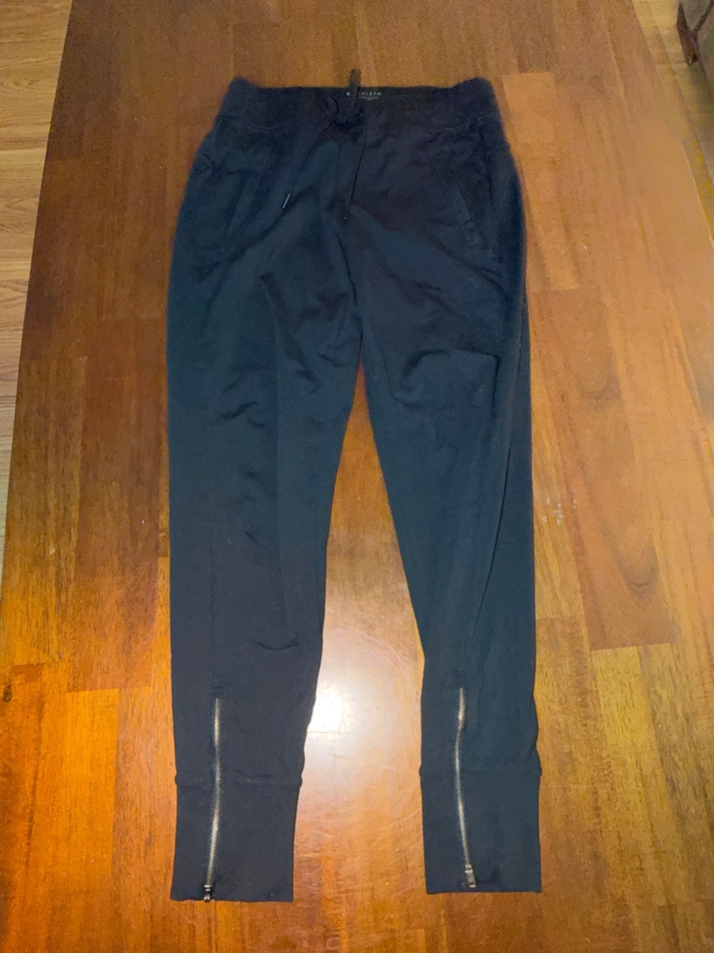 Athleta ladies black cropped joggers. Drawstring waist. Zipper embellishments XS